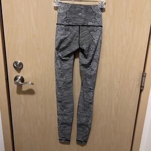 Lululemon Dottie tribe leggings